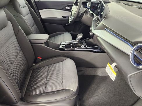 New 2026 Chevrolet Trax LT w/ Driver Confidence Package image 12