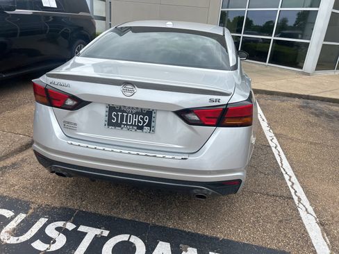 Used 2019 Nissan Altima 2.5 SR w/ SR Premium Package FWD image 11
