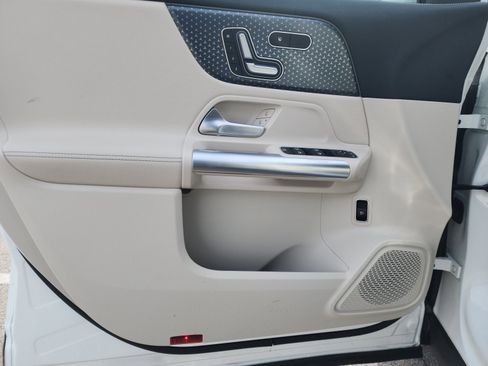 Used 2025 Mercedes-Benz GLA 250 4MATIC image 17