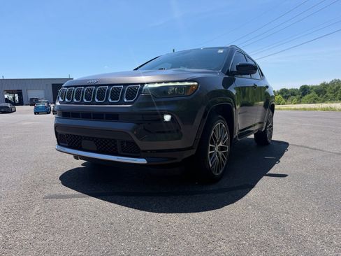 Used 2023 Jeep Compass Limited w/ Elite Group AWD/4WD image 8