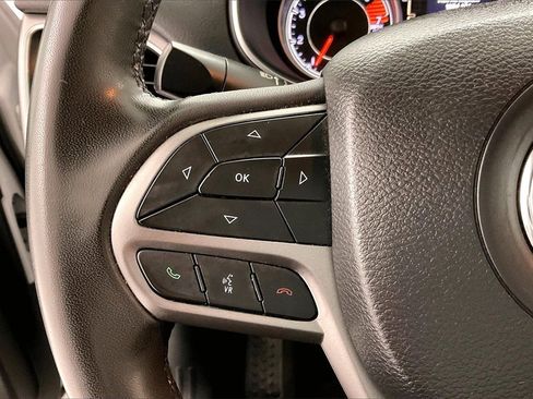 Used 2020 Jeep Cherokee Latitude Plus image 10