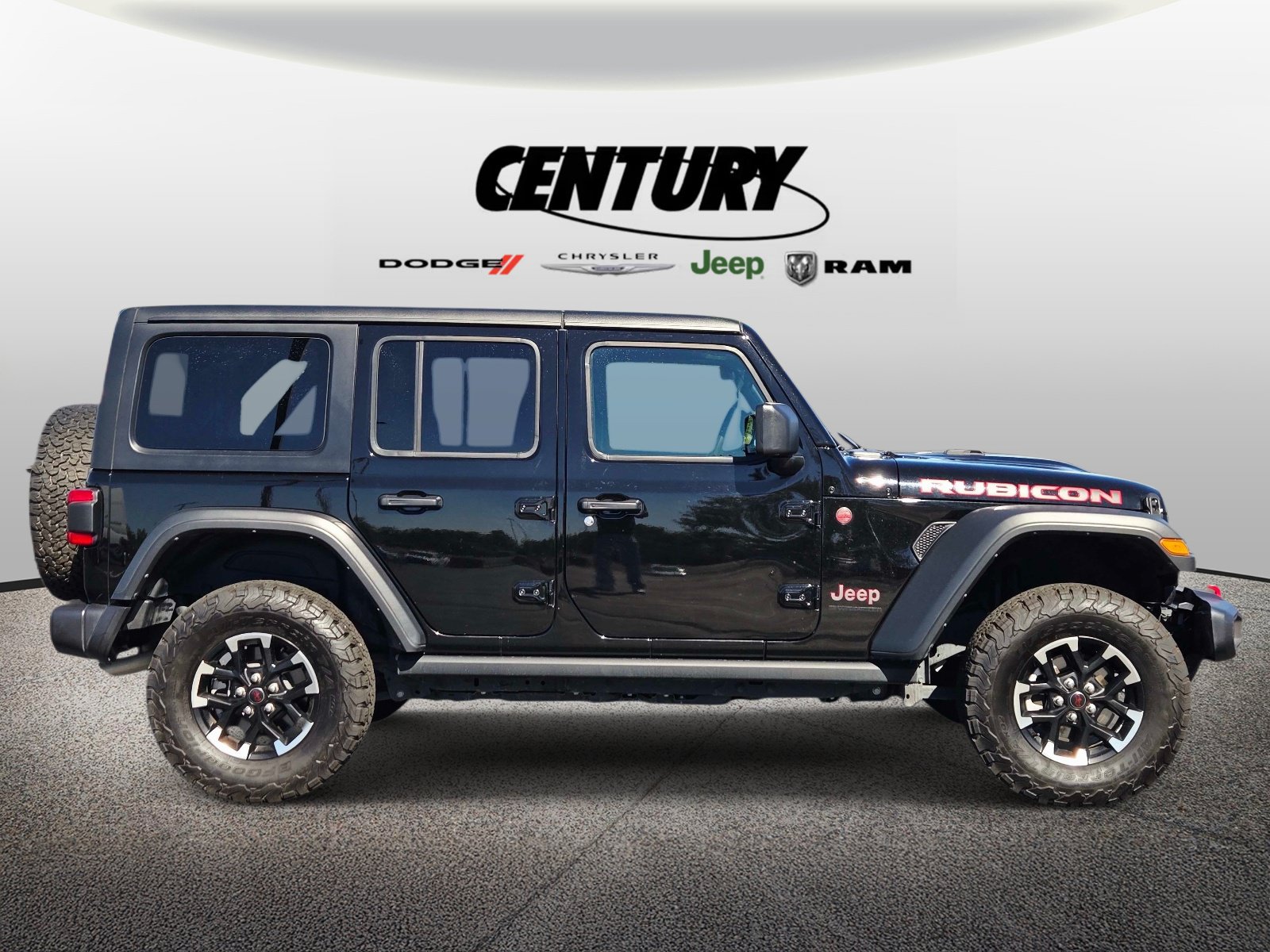 Used 2025 Jeep Wrangler Unlimited Rubicon w/ Convenience Group AWD/4WD image 2