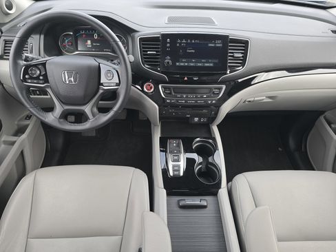 Used 2021 Honda Pilot Touring image 8
