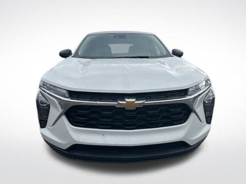 Used 2024 Chevrolet Trax LS w/ Driver Confidence Package image 9