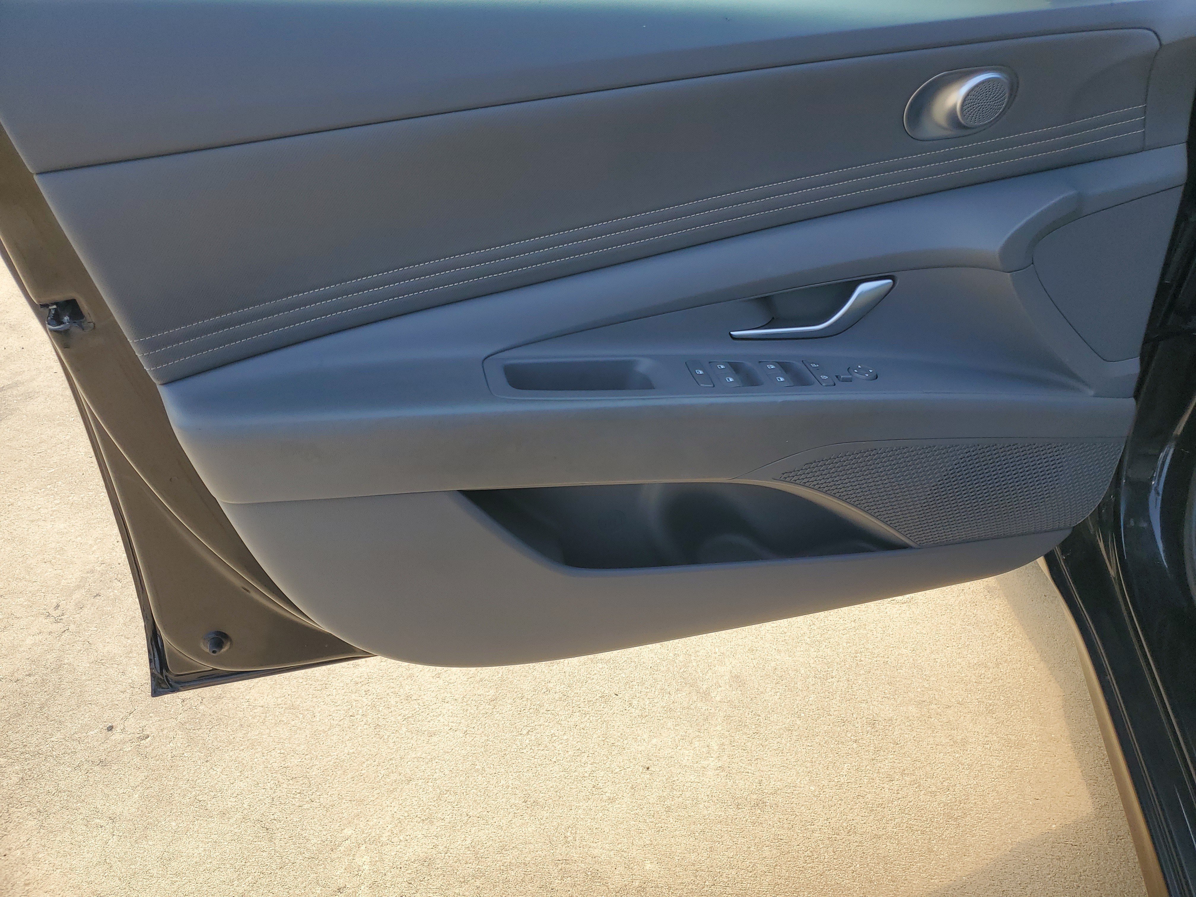 Used 2025 Hyundai Elantra SEL FWD image 14