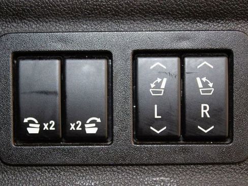 Used 2022 GMC Yukon XL Denali w/ Denali Premium Package image 16