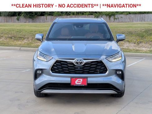 Used 2022 Toyota Highlander Platinum AWD/4WD image 2