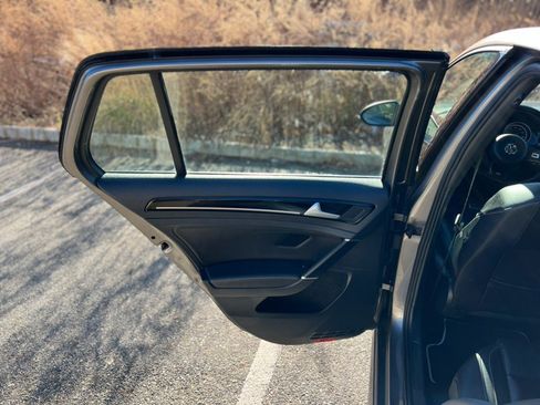 Used 2016 Volkswagen Golf 4-Door image 31