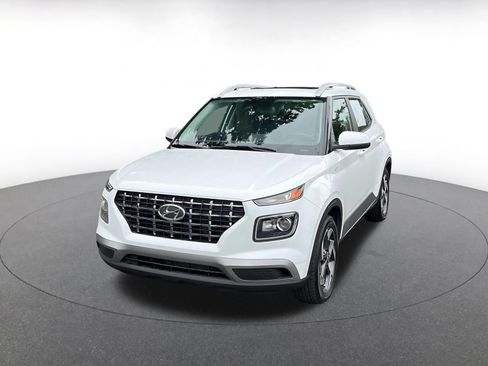 Used 2026 Hyundai Venue SEL FWD image 4