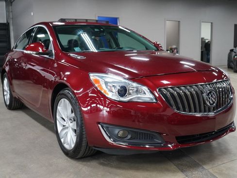 Used 2017 Buick Regal Premium w/ Driver Confidence Package #1 AWD/4WD image 7