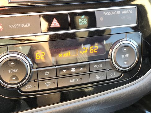 Used 2019 Mitsubishi Outlander ES image 24