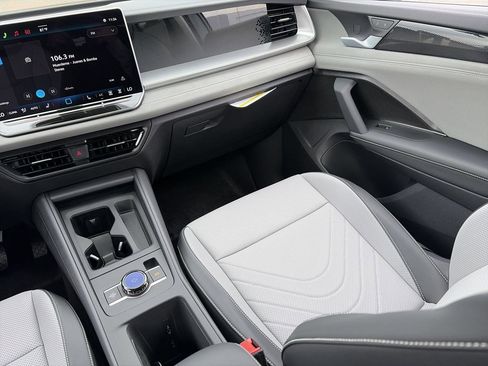 New 2026 Volkswagen Tiguan SE AWD/4WD image 12
