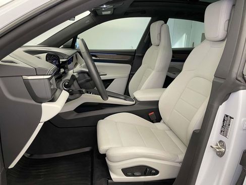 Used 2025 Porsche Macan 4 Electric image 5