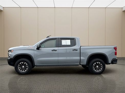 Used 2025 Chevrolet Silverado 1500 ZR2 w/ Technology Package image 2