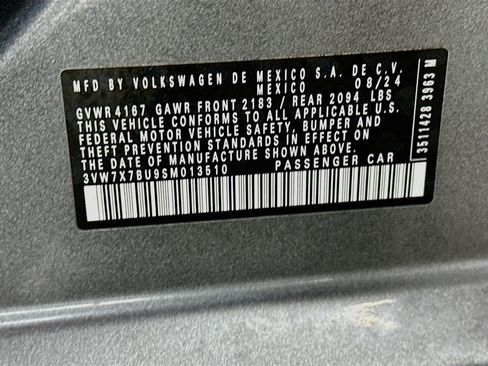 Used 2025 Volkswagen Jetta SE FWD image 12