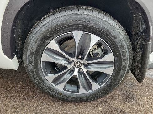 Used 2022 Toyota Highlander XLE FWD image 20