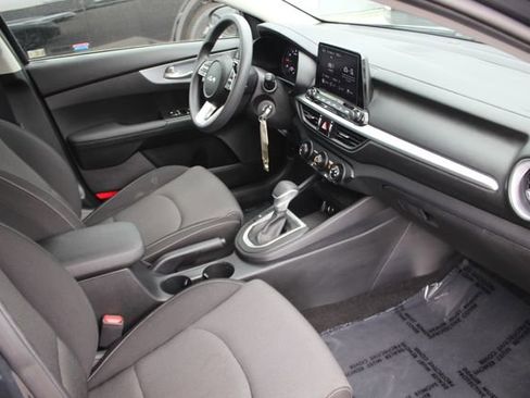 Used 2024 Kia Forte LXS w/ LXS Technology Package FWD image 31