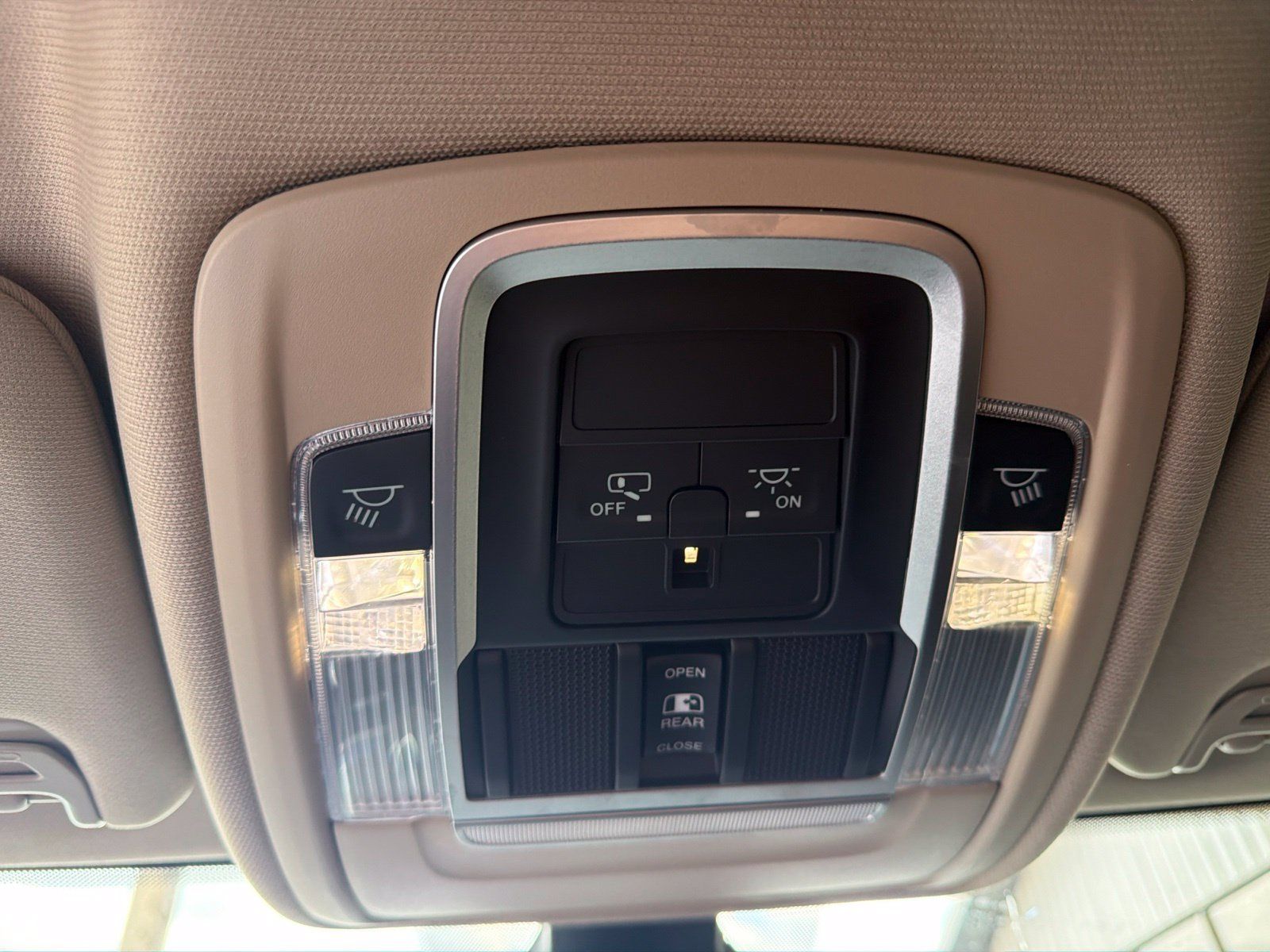 Used 2021 RAM 2500 Laramie w/ Chrome Appearance Group RWD image 19