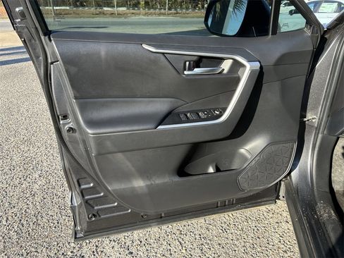 Used 2023 Toyota RAV4 XLE Premium image 15