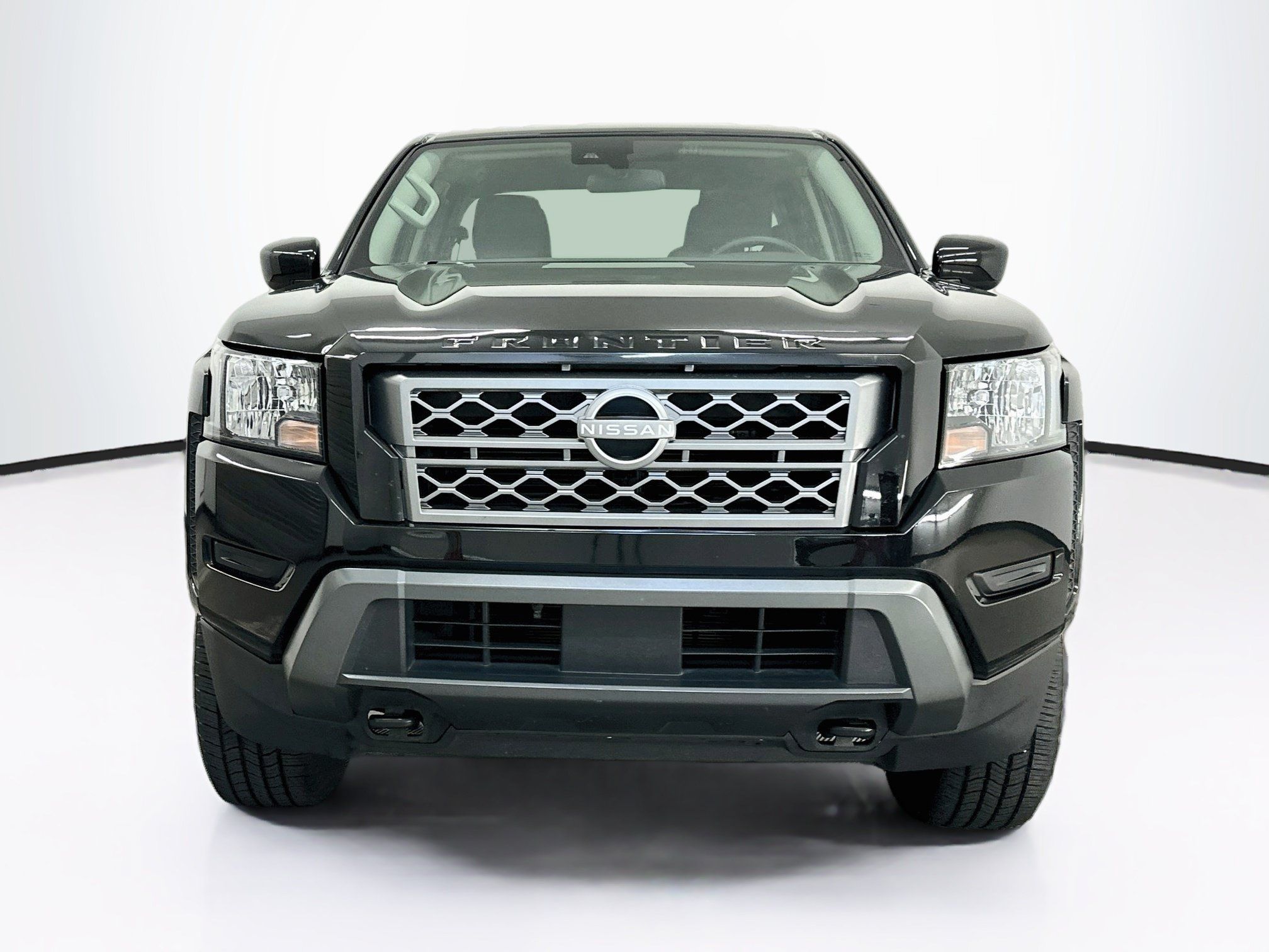 Used 2024 Nissan Frontier SV AWD/4WD image 2