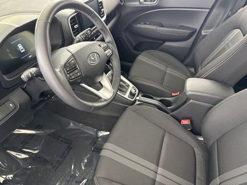 Used 2025 Hyundai Venue SEL FWD image 21