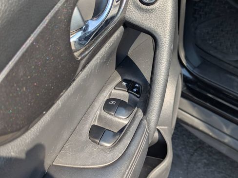 Used 2019 Nissan Rogue SV AWD/4WD image 28