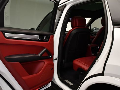 Used 2023 Porsche Cayenne image 44