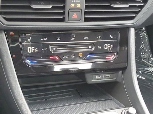 New 2025 Volkswagen Jetta SE image 29