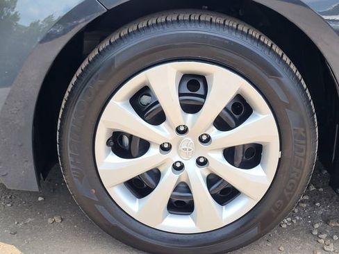 Used 2025 Toyota Corolla LE FWD image 10