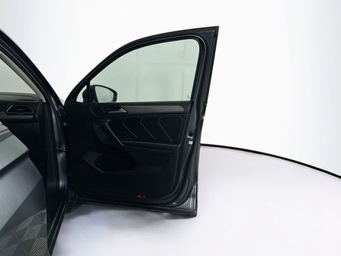 Used 2022 Volkswagen Tiguan SE FWD image 31