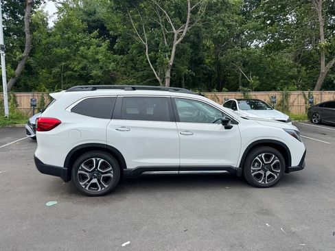 Used 2024 Subaru Ascent Touring AWD/4WD image 3