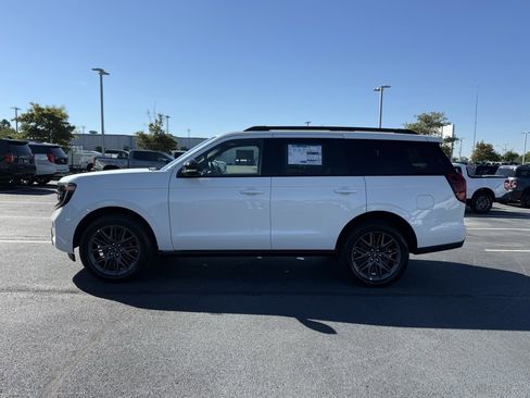 New 2025 Ford Expedition Platinum w/ Stealth Performance Package image 4
