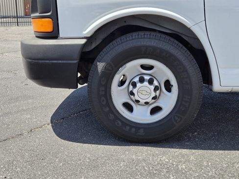 Used 2013 Chevrolet Express 2500 RWD image 6