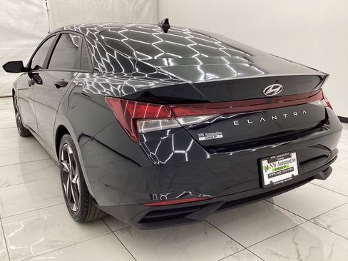 Used 2023 Hyundai Elantra SEL w/ Convenience Package image 9