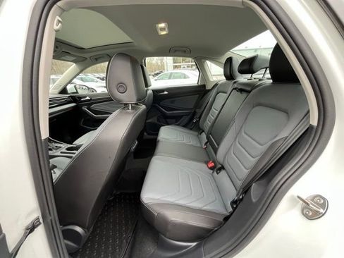 Certified 2025 Volkswagen Jetta SEL image 10