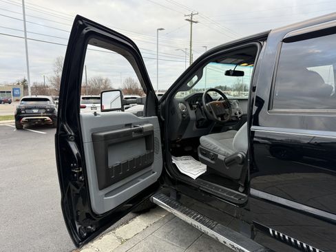 Used 2016 Ford F250 XLT w/ XLT Premium Package image 11