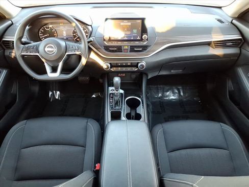 Used 2024 Nissan Altima 2.5 SV image 16