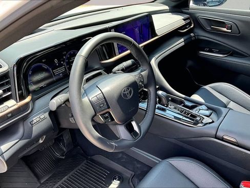 Certified 2025 Toyota Crown Platinum AWD/4WD image 19