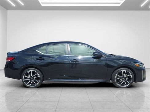 Used 2025 Nissan Sentra SR FWD image 12