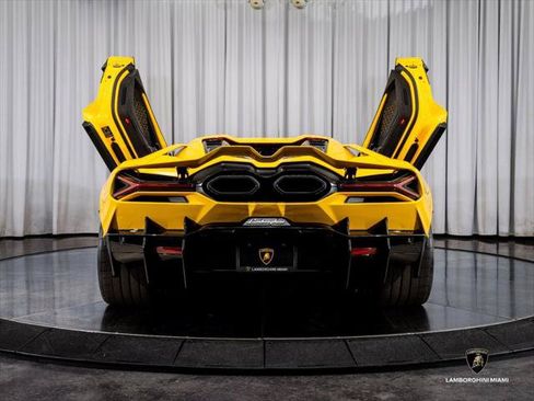 Used 2024 Lamborghini Revuelto AWD/4WD image 16