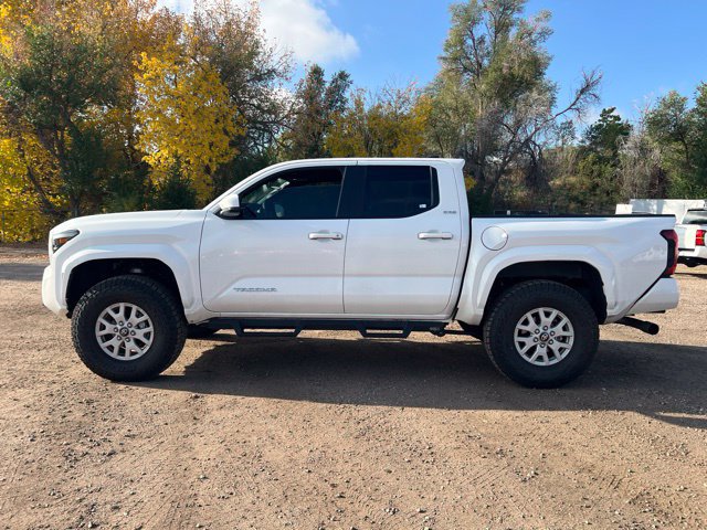 Used 2025 Toyota Tacoma SR5 AWD/4WD image 2