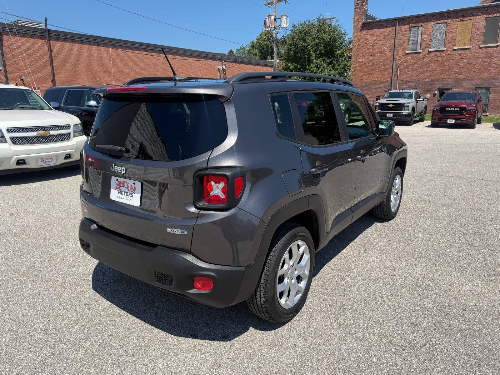 Used 2017 Jeep Renegade Latitude w/ Cold Weather Group AWD/4WD image 5