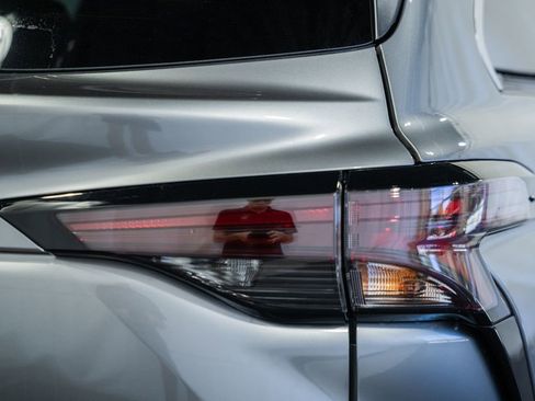 New 2026 Toyota Sienna XLE FWD image 6