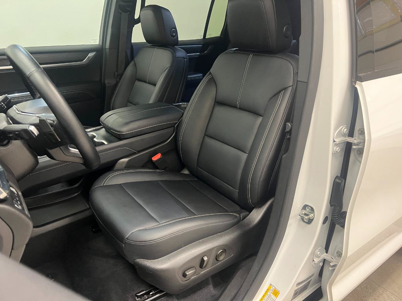 Used 2026 GMC Acadia Elevation w/ Elevation Premium Package AWD/4WD image 26