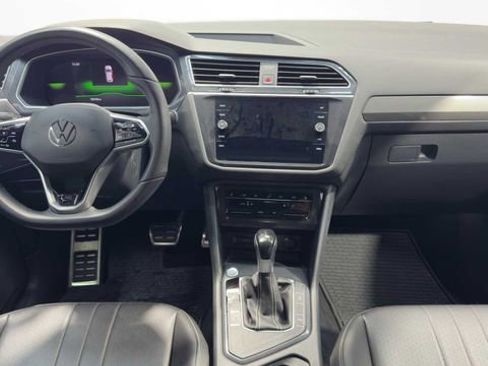 Used 2024 Volkswagen Tiguan SE R-Line image 18