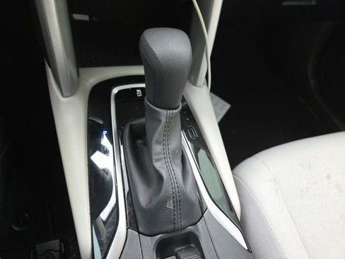 Used 2025 Toyota Corolla Cross L image 8