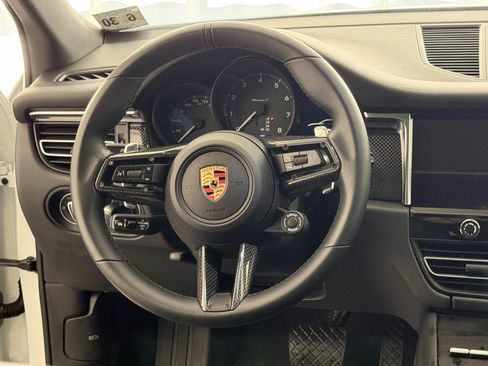 Certified 2025 Porsche Macan image 20