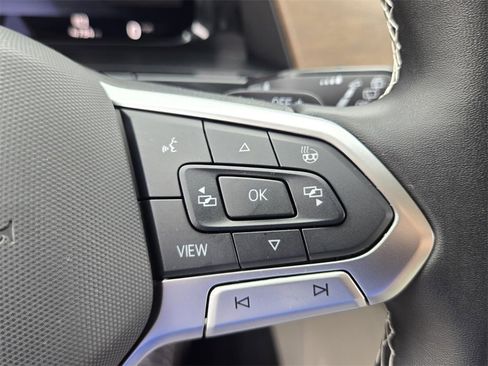 Certified 2025 Volkswagen Atlas SE image 25