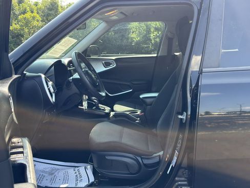 Used 2020 Kia Soul LX FWD image 9
