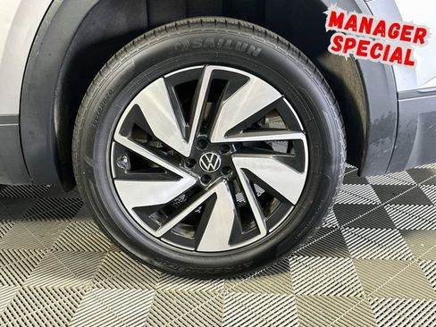 Used 2025 Volkswagen Atlas SE FWD image 29